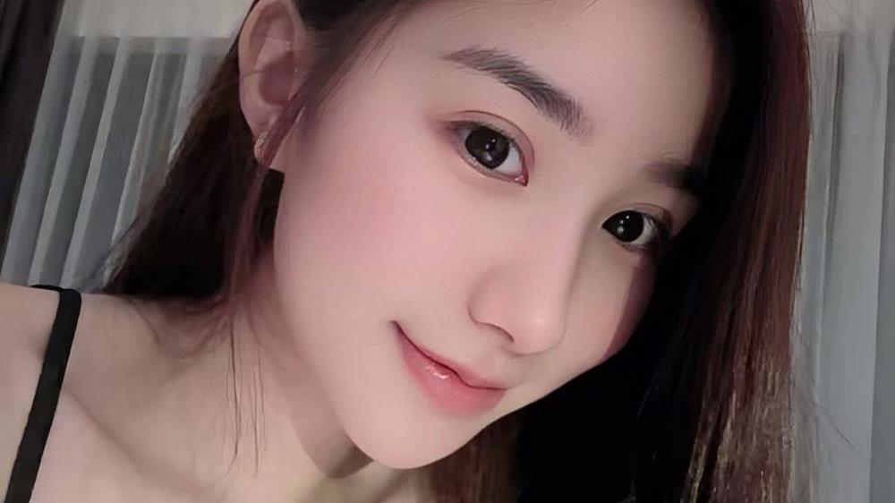 POV: Góc nhìn 'bạn trai' Tiểu Hý, ngắm trọn nhan sắc hot girl ở cự ly 1cm