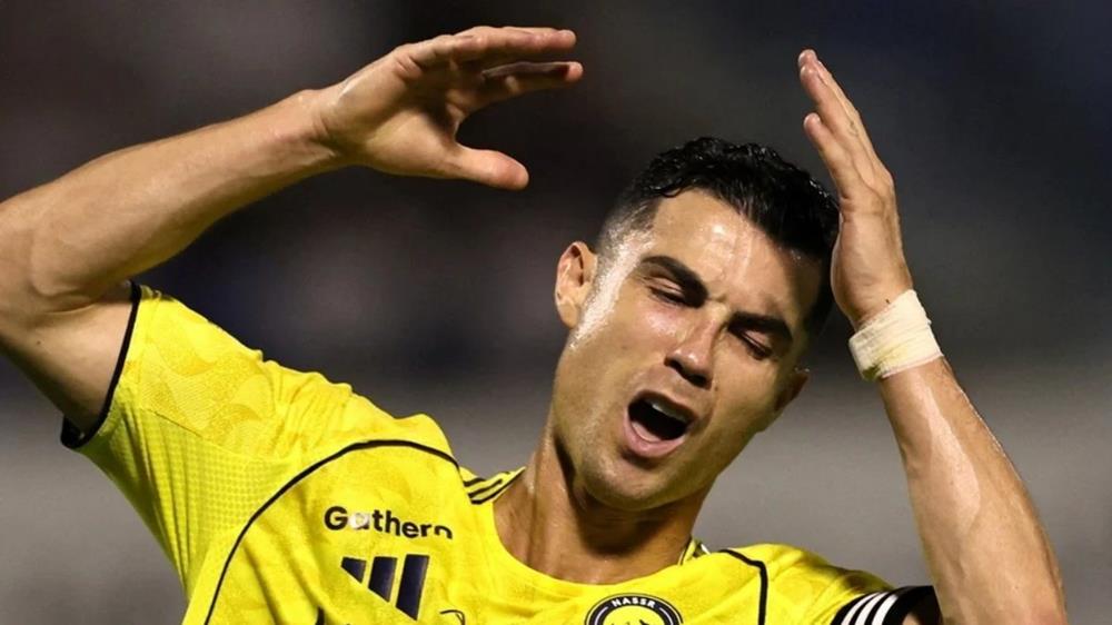 Cristiano Ronaldo lại trở thành tâm điểm chỉ trích