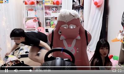 Addie lynn (eyemiru) quên tắt livestream lộ clip siêu phẩm full không che