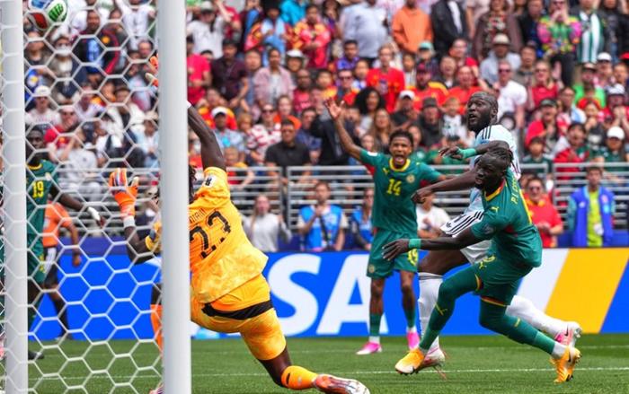 Bỉ thắng ngược Senegal 3-2 sau khi bị dẫn hai bàn, Tielemans lập cú đúp phút 120+5