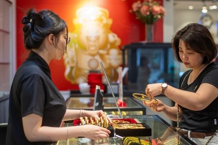 Giá vàng hôm nay 30/8: Đi ngang sau cú giảm mạnh