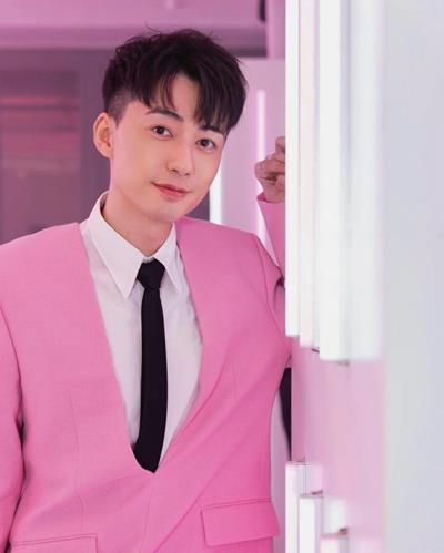 Nam MC điển trai Hạo Đình tự tử ở tuổi 35 sau thời gian trầm cảm