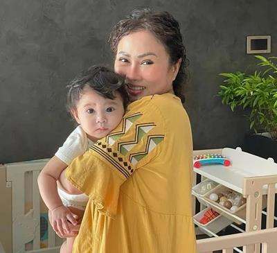 Lộ khoảnh khắc hiếm hoi con gái Bảo Anh lúc mới 7 tháng tuổi, diện mạo làm "tan chảy" trái tim nhiều người