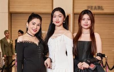 Lọ Lem nhà Quyền Linh xách món đồ khiến ai nấy tròn xoe mắt: Xem lại cách cô bé được dạy dỗ thì đúng là đáng ngạc nhiên thật