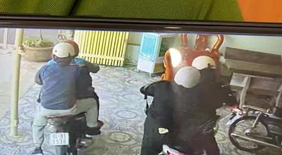 Nhóm 4 người nghi dùng súng, cướp táo tợn tiệm vàng ở Bình Dương