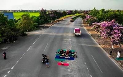 Công an vào cuộc xác minh danh tính nhóm nữ học viên tập yoga giữa đường tại Thái Bình