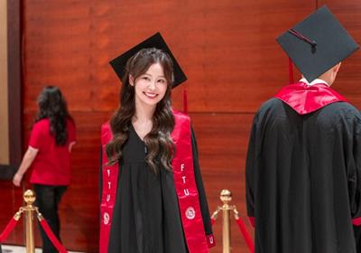 Á khôi Ngoại thương làm chao đảo MXH vì chuẩn 'con nhà người ta'
