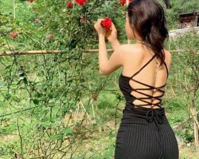 Ái Linh Mông To 2006 trắng hồng thích "đâm từ phía sau"