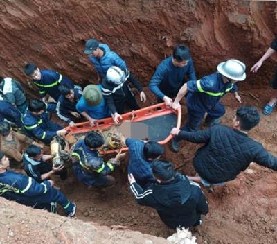 Đi đào giếng, 2 anh em "radi" do sụt lún ở Ba Vì