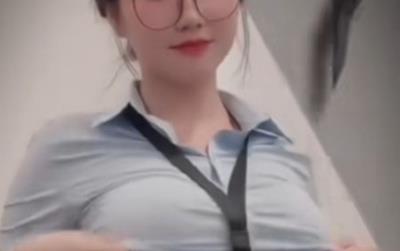 Lộ clip Thạch Nhung tình tứ với bạn trai gây xôn xao mạng xã hội