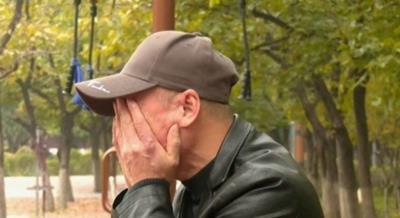 Người đàn ông Trung Quốc tìm lại người yêu đầu sau 24 năm để trả món nợ 10.000 tệ