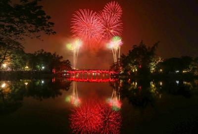 Nghỉ Tết Dương lịch 4 ngày, dân mạng người mừng, người lo 'nghỉ nhiều tốn tiền'