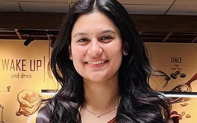 Từ cô bé ăn xin trở thành bác sĩ tốt nghiệp trường danh tiếng