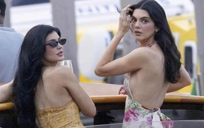 Chị em Kardashian "không được mời vẫn đến" đám cưới tỷ phú Jeff Bezos