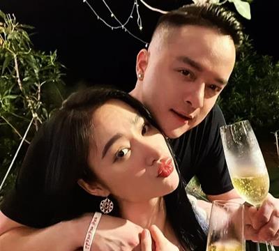 Lộ Clip Angela Phương Trinh thản nhiên khi Cao Thái Sơn "chạm điểm G" căng đét