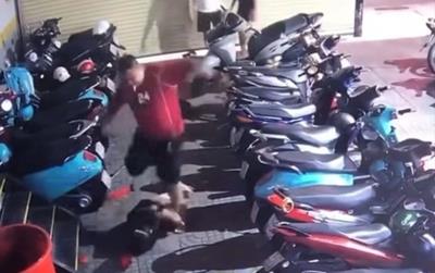 Công an xác minh clip người đàn ông đánh đập tàn nhẫn 2 thiếu niên