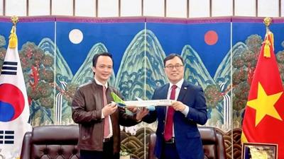 Ông Trịnh Văn Quyết tái xuất