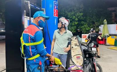 Giá xăng dầu tăng sốc chiều 7/3: Có loại vọt hơn 8.400 đồng/lít
