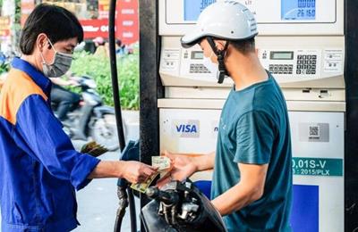 Ngày mai, giá xăng dự báo đảo chiều tăng mạnh