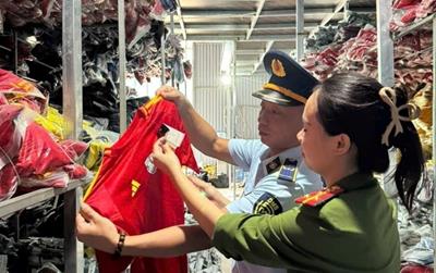 Hà nội phát hiện hơn 35.000 bộ quần áo giả mạo nhãn hiệu