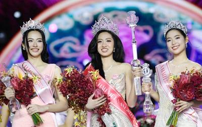 Vẻ ngọt ngào tuổi 20 của hoa hậu Hà Trúc Linh