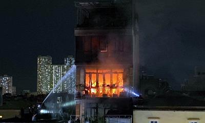 NÓNG: Hiện trường vụ cháy nhà 6 tầng ở Hà Nội, 4 người tuvong