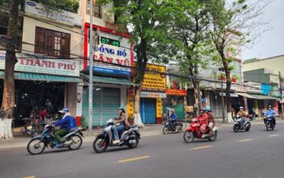 Nam thanh niên bị truy sát, chém rơi khỏi xe tử vong