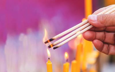 Thắp hương bao lâu thì hạ lễ, thụ lộc?