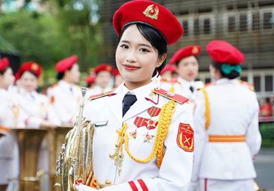 Vẻ đẹp thu hút mọi ánh nhìn của các chiến sĩ 'khối hoa hậu'