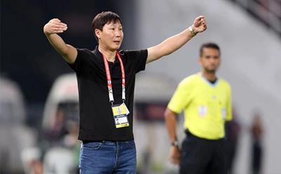 HLV Kim Sang-sik dẫn dắt Các ngôi sao Đông Nam Á thi đấu với MU