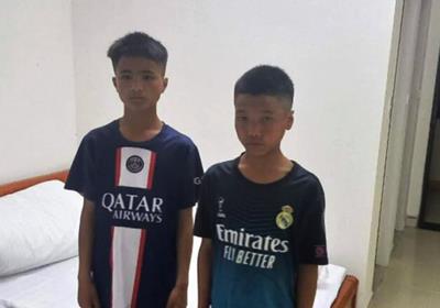 Hai anh em đạp xe hàng trăm cây số từ Điện Biên về Hà Nội tìm mẹ