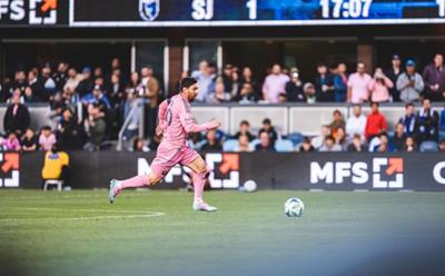 Inter Miami bị cầm hòa, Messi nhận thẻ vàng khi chỉ tay thẳng mặt trọng tài