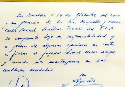 Tờ "giấy ăn" của Messi được bán đấu giá gần 1 triệu USD