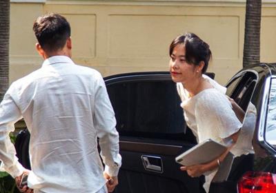 Nam Em suy sụp, không đi nổi cùng bạn trai sau buổi làm việc tại Sở Thông tin - Truyền thông TP.HCM