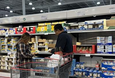 Gần 50% người Mỹ đối mặt với áp lực tài chính nặng nề