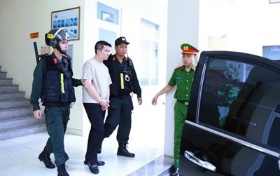 Bắt tạm giam chồng ca sĩ Đoàn Di Băng