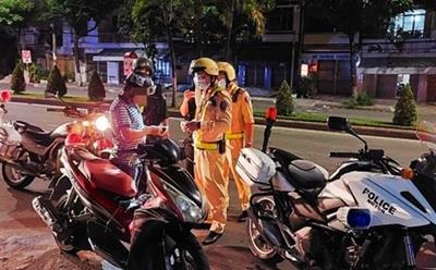 Từ 1/4, mượn xe người thân đi sẽ bị phạt đến 8 "củ" nếu không có 3 loại giấy này