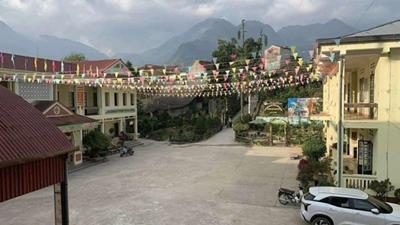 Lào Cai: Hàng trăm phụ huynh phản đối, giữ con ở nhà vì sắp xếp trường học mới xa 8 km, đại diện lãnh đạo lên tiếng