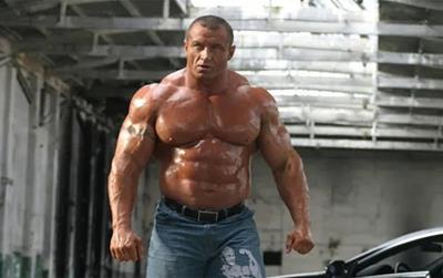 "Người khỏe nhất thế giới" bị đàn em đấm gục sau 30 giây