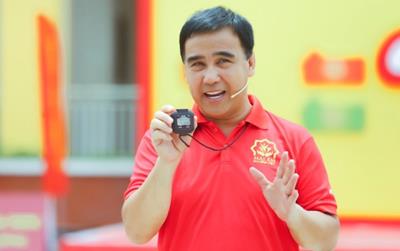 MC Quyền Linh vì sao bị tố bội tính?