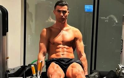 Thói quen c.ực dị của Ronaldo: Ngủ 5 giấc mỗi ngày, nằm trong "tủ lạnh", ăn kiểu của phi hành gia.
