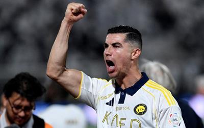 Ngả mũ với Ronaldo