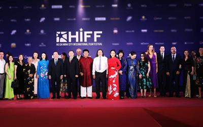 Dàn Sao Việt khoe sắc vóc tại thảm đỏ bế mạc LHP quốc tế TPHCM