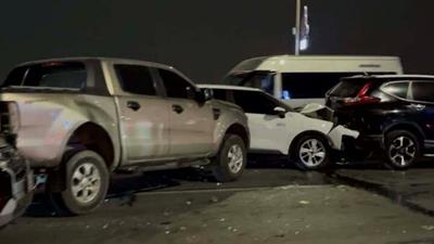 Tai nạn liên hoàn trên cầu Nhật Tân, hướng đi sân bay Nội Bài ùn tắc