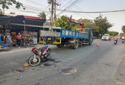 Hiện trường ám ảnh vụ xe tải cẩu va chạm với xe máy khiến người đàn ông tử vong, xe máy hư hỏng nặng