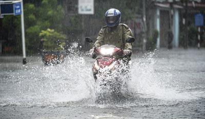 Thời tiết ngày 30/10: Miền Bắc đón không khí lạnh, mưa lớn bao trùm miền Trung