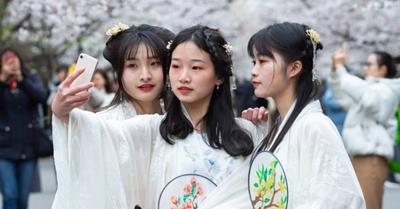 Các kiểu đón Tết Nguyên đán độc đáo của giới trẻ châu Á