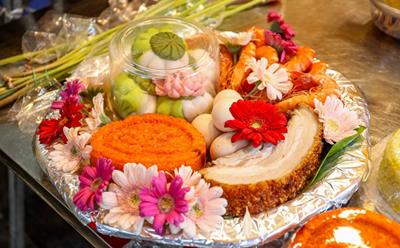 Xôi gà lễ, cỗ cúng rằm tháng 7 giá gần 1 triệu đồng