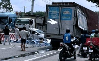 Tai nạn liên hoàn trên Quốc lộ 13, đoạn qua Bình Dương, khiến 1 người tuvong