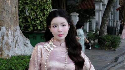 Thả dáng ở quán cafe, gái xinh gây bão mạng xã hội vì “xinh như AI”, nhìn cam là có ảnh đẹp ngay